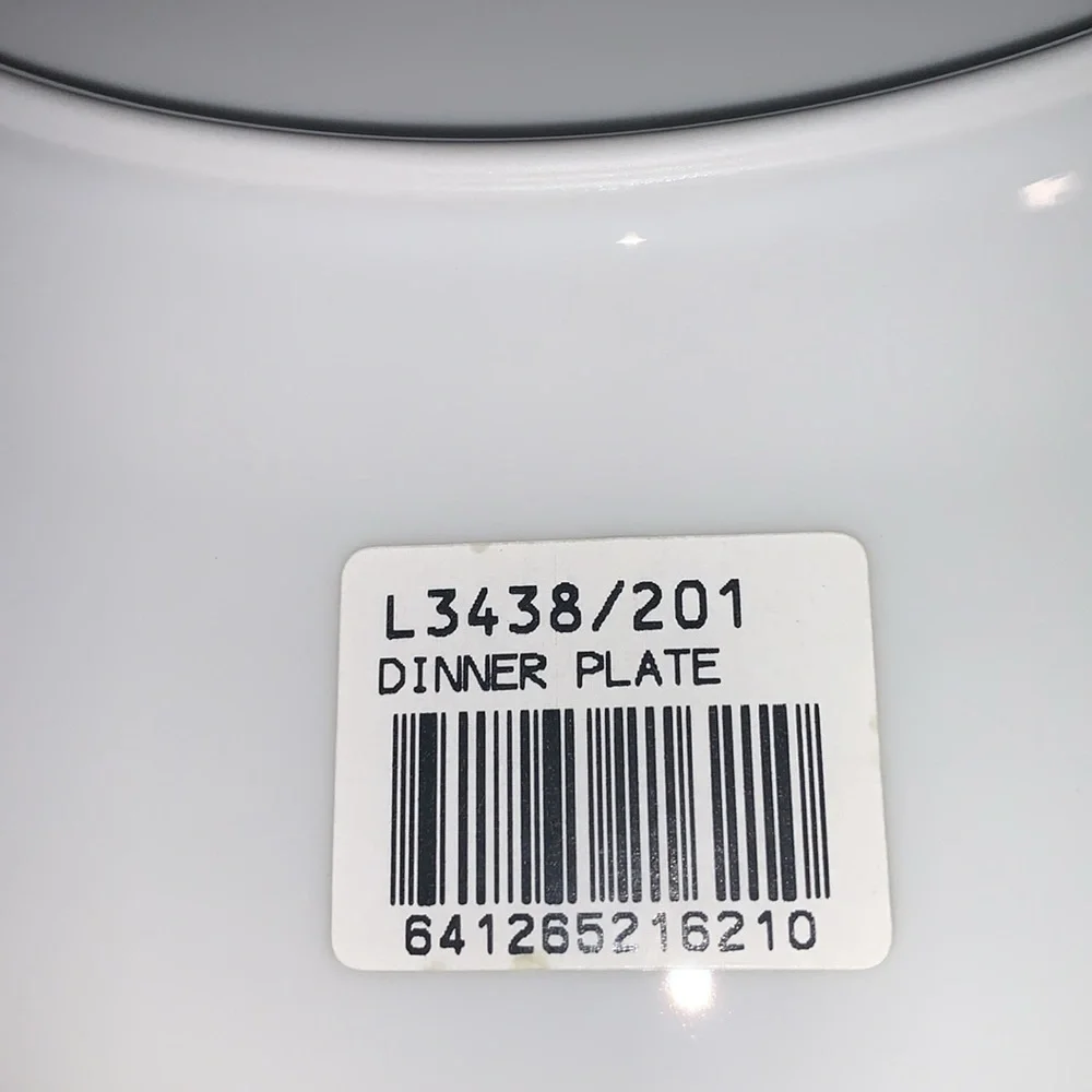 Lot of‎ 2 Mikasa Parchment Dinner plates. NWT.  Made in Thailand.